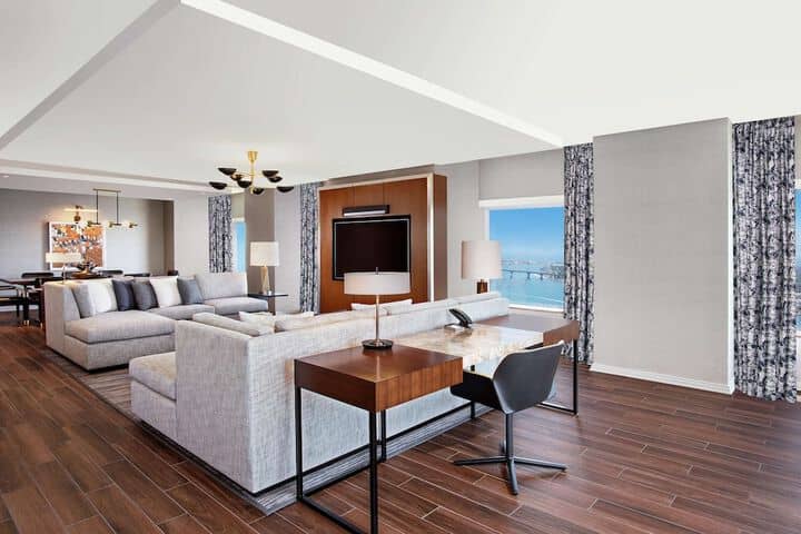 Room 43 of 175