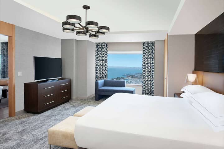 Room 52 of 175