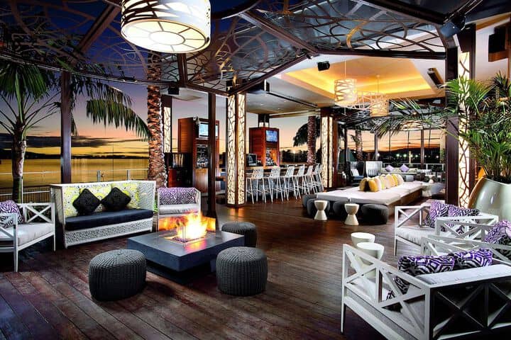 Lounge 132 of 175