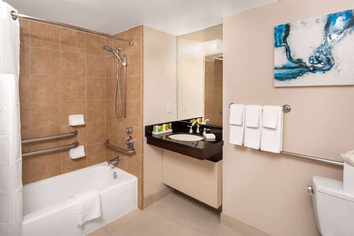 Room 25 of 68